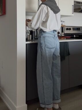 Uniqlo Women's Straight-Leg Light Blue Jeans